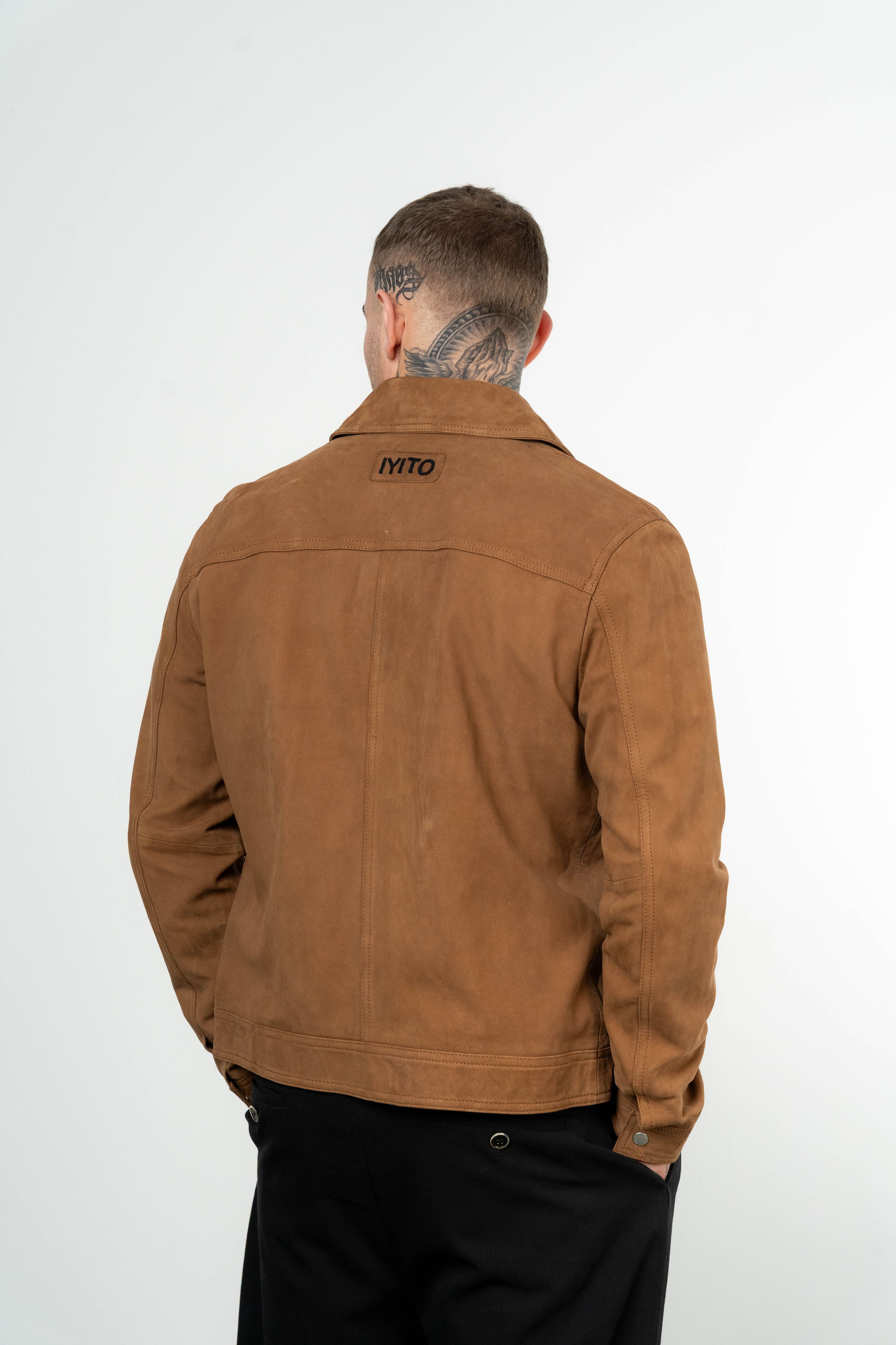 Color 101 - 3 - Vitor_brown_back.jpg